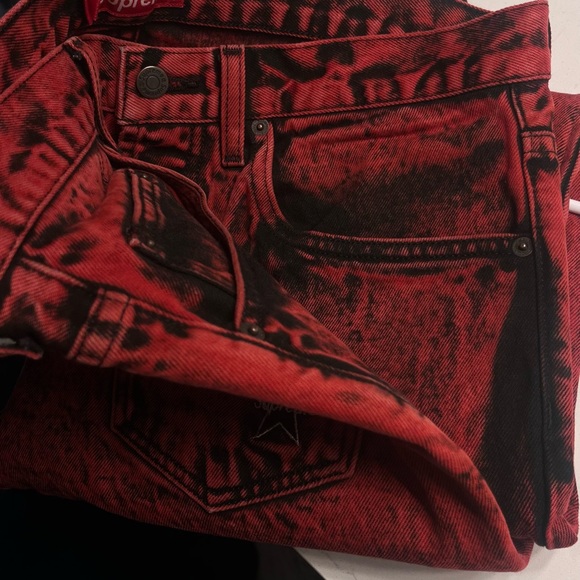 Ss20 Supreme Washed Regular Jeans Size
32 W32 L32 Red Denim Stone Wash - Picture 2 of 2
